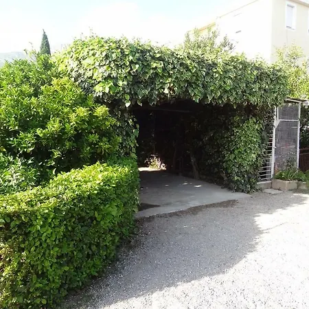 Bezic Apartment *