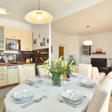 Bezic Apartment *